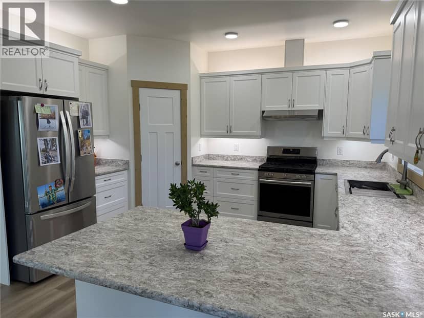 108 Central AVENUE — photo 9 of 28