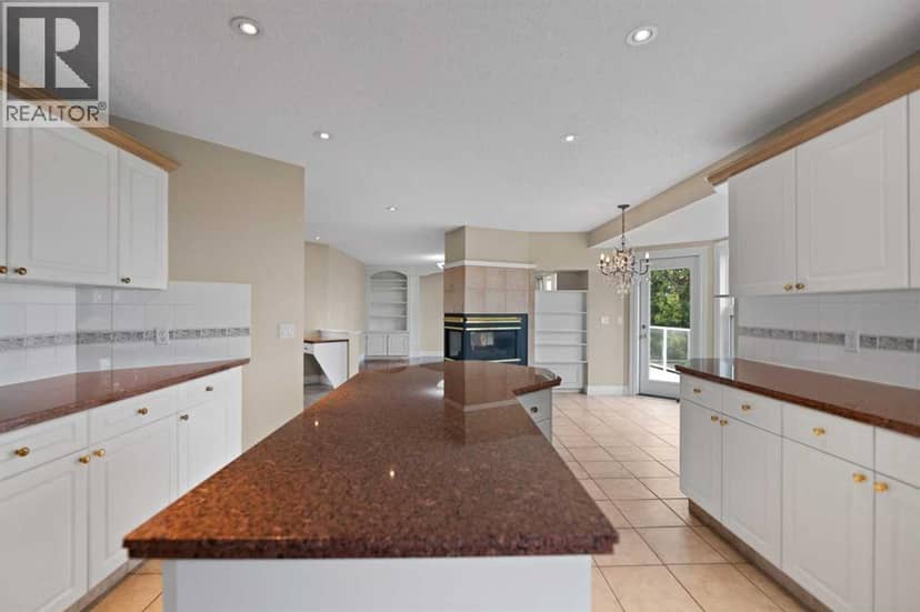 199 Hamptons Terrace NW — photo 14 of 40