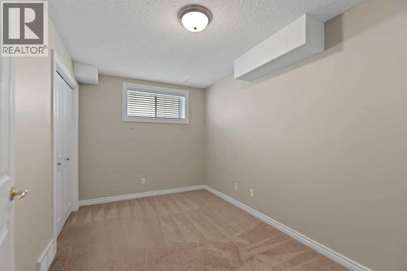 199 Hamptons Terrace NW — photo 39 of 40