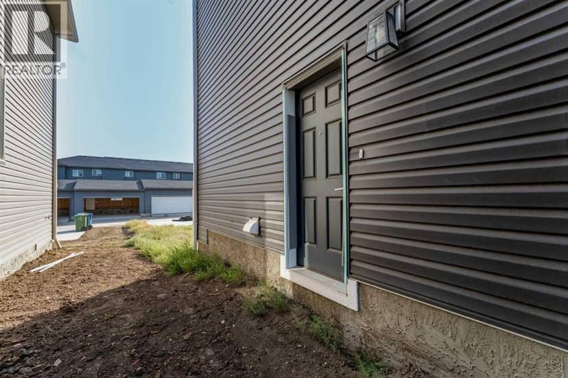 279 Waterford Heights, Chestermere, photo 2