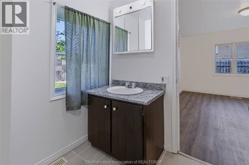 14 Kendall STREET — photo 15 of 32