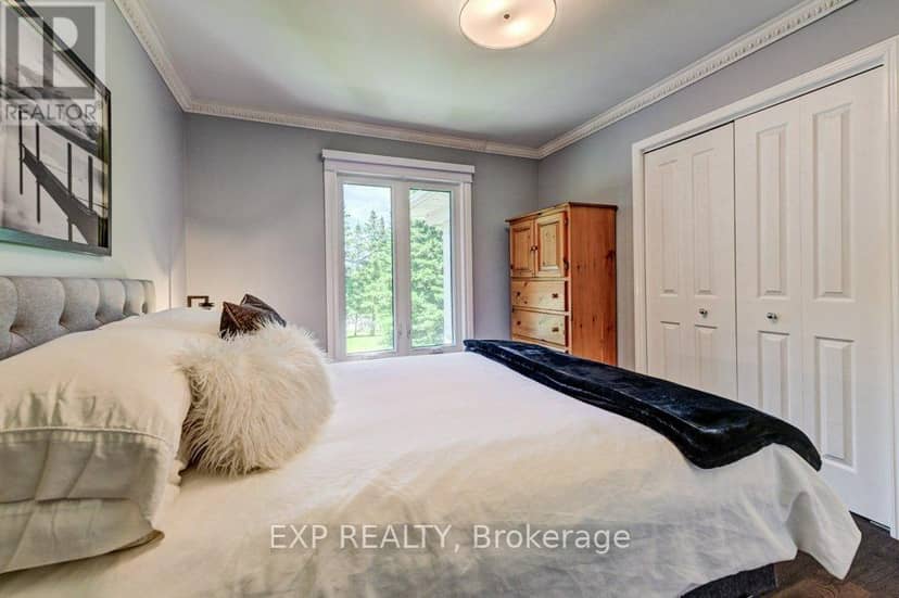 194 Dundas Street E — photo 17 of 40