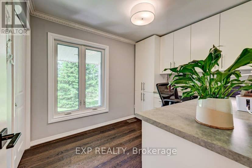 194 Dundas Street E — photo 18 of 40