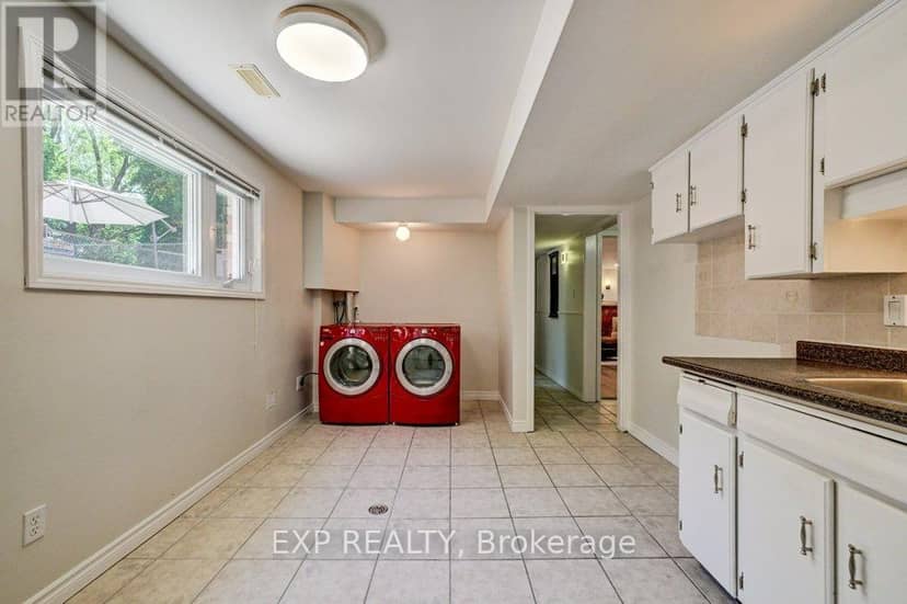 194 Dundas Street E — photo 31 of 40