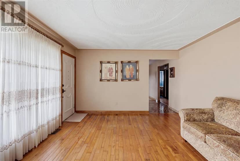 3 Dawson AVE — photo 2 of 37
