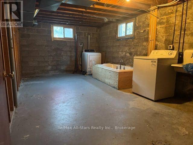 101 Colborne Street W — photo 12 of 14