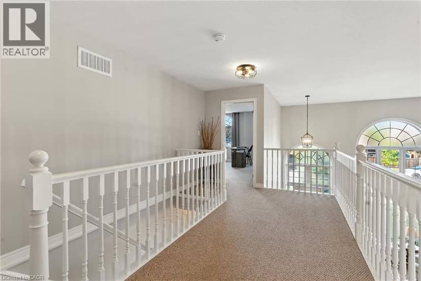 27 SOUTHWOOD Crescent — photo 26 of 40