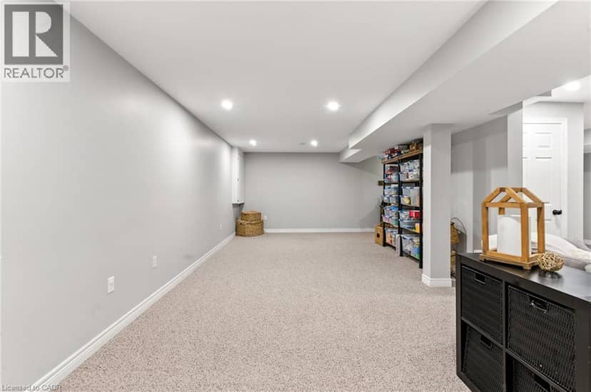 27 SOUTHWOOD Crescent — photo 31 of 40