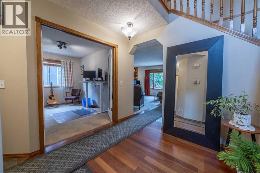 19 Mckenzie Lake Manor SE, Calgary, photo 3