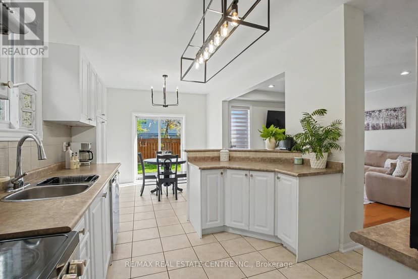 276 Sherwood Road — photo 10 of 40