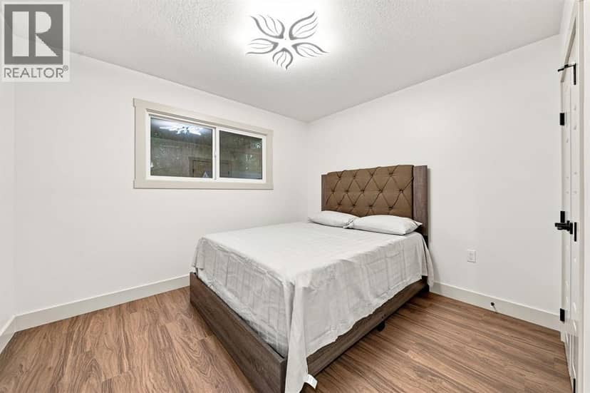 8304 11 Street SW — photo 14 of 40