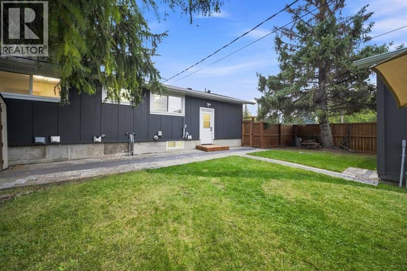 8304 11 Street SW — photo 24 of 40