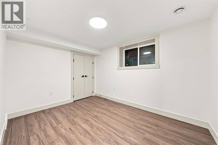 8304 11 Street SW — photo 35 of 40