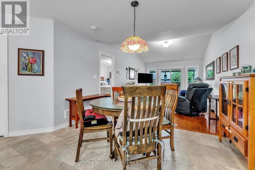 36 Sandhu Crescent — photo 13 of 40