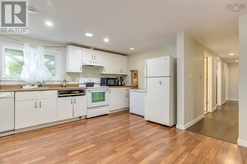 34 Nausett Crescent — photo 32 of 40
