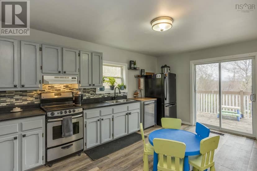 40 Mount Hanley Road — photo 12 of 39