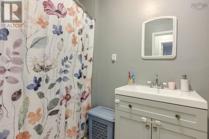 40 Mount Hanley Road — photo 17 of 39