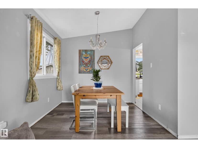 7216 44 AV NW NW — photo 16 of 40