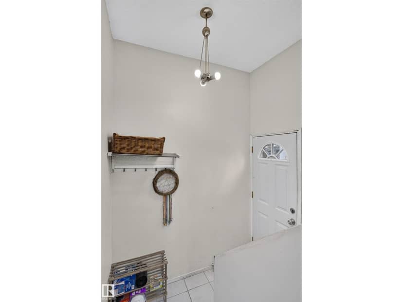 7216 44 AV NW NW — photo 36 of 40