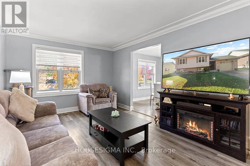307 Jeremys Crescent — photo 12 of 38