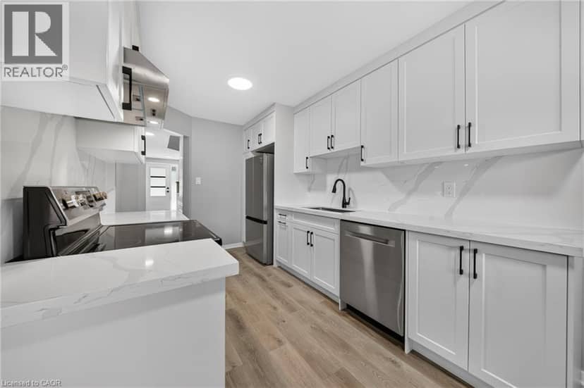 4353 SAWMILL VALLEY Drive — photo 3 of 40