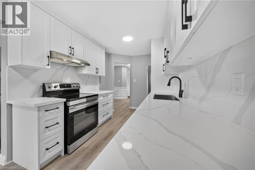 4353 SAWMILL VALLEY Drive — photo 4 of 40