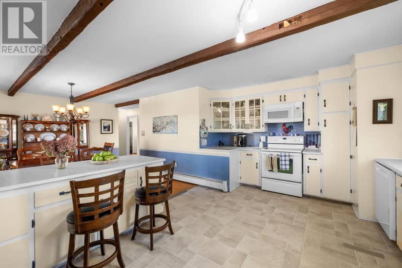 1 Upper Tea Hill Crescent — photo 10 of 40