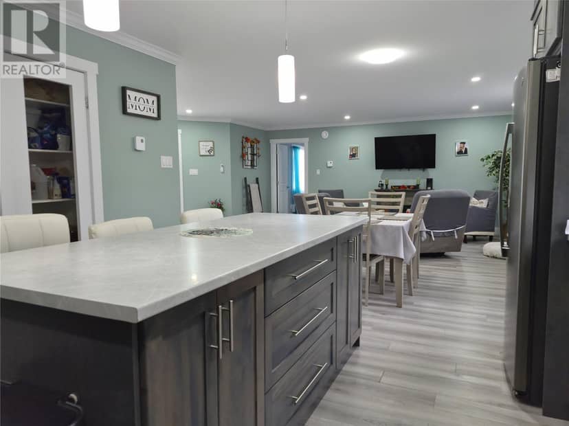 898 Oceanview Drive — photo 12 of 40