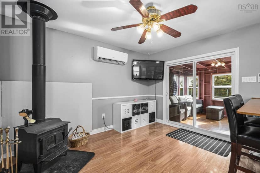 159 Melrose Crescent — photo 16 of 40