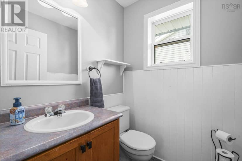 159 Melrose Crescent — photo 18 of 40