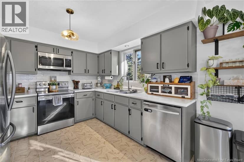 360 Petrie Avenue — photo 12 of 38
