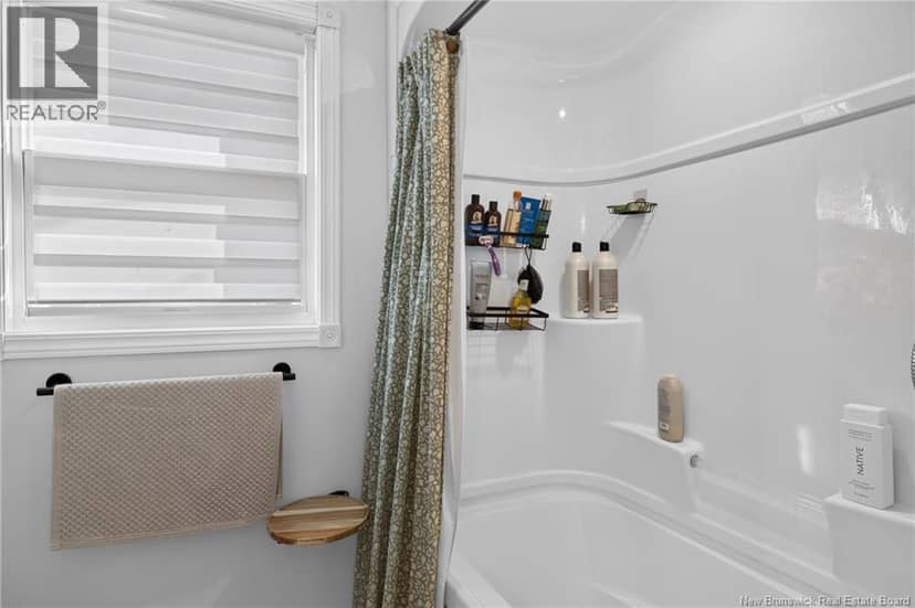 360 Petrie Avenue — photo 16 of 38