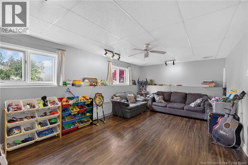 360 Petrie Avenue — photo 25 of 38