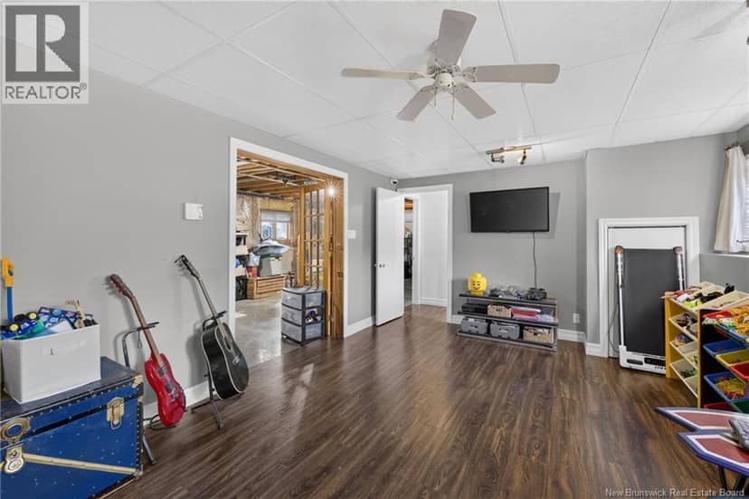 360 Petrie Avenue — photo 27 of 38