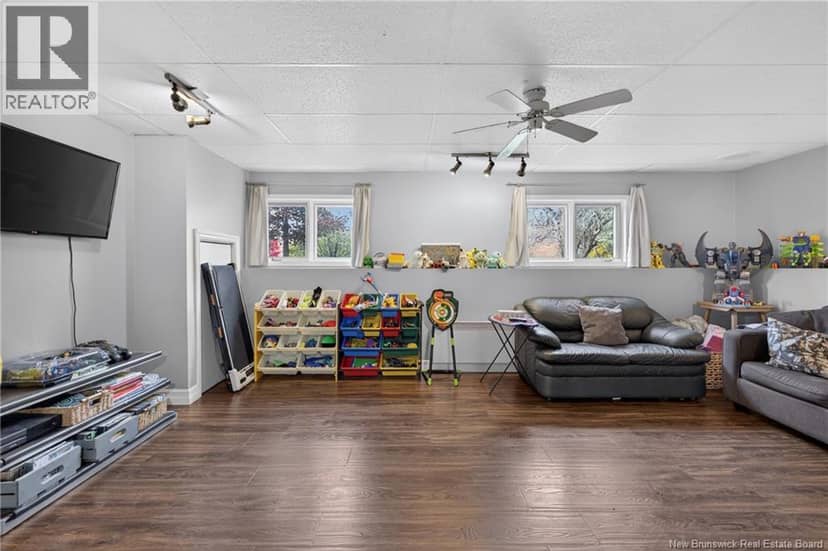 360 Petrie Avenue — photo 28 of 38