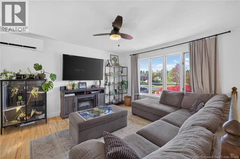 360 Petrie Avenue — photo 4 of 38