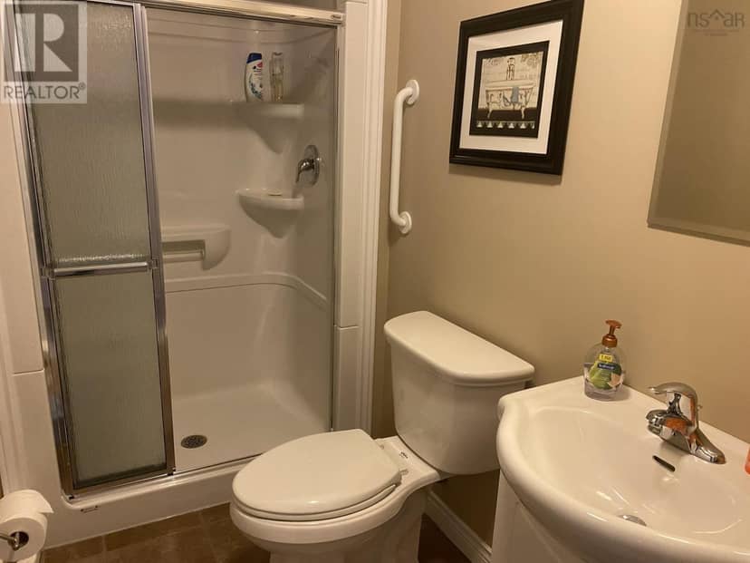 215 Westwood Boulevard — photo 32 of 40
