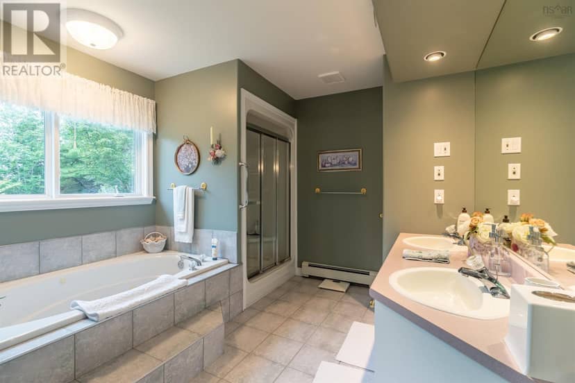 215 Westwood Boulevard — photo 27 of 40