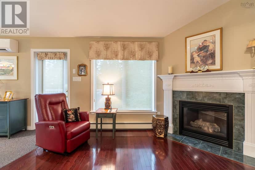 215 Westwood Boulevard — photo 34 of 40