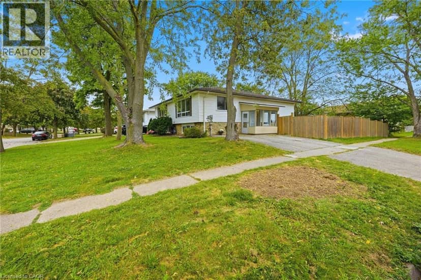 3 MANLEY Crescent — photo 2 of 40