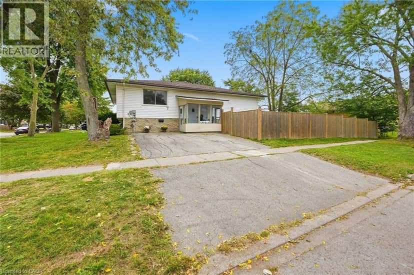 3 MANLEY Crescent — photo 4 of 40