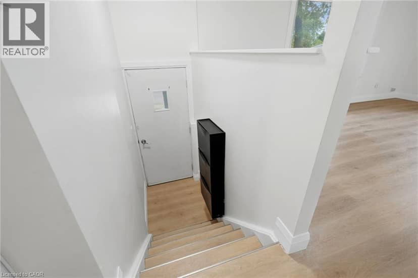 3 MANLEY Crescent — photo 7 of 40