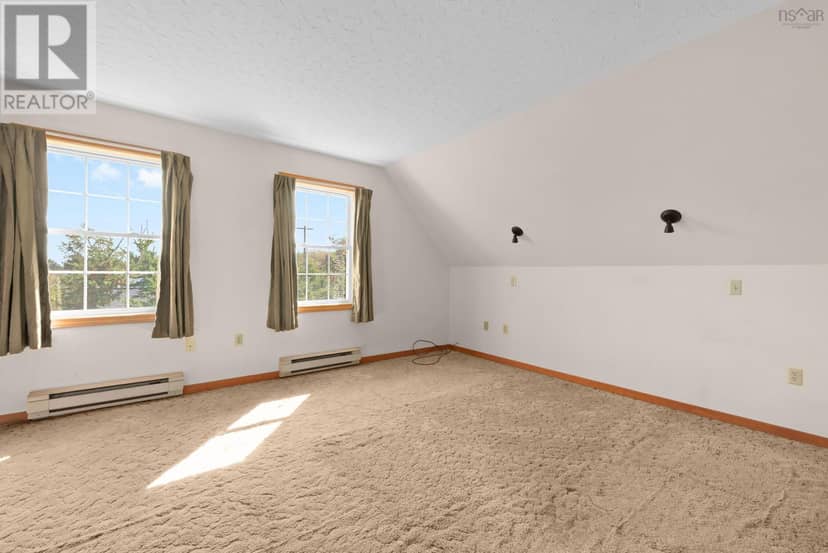 96 THORNHILL Drive — photo 16 of 37