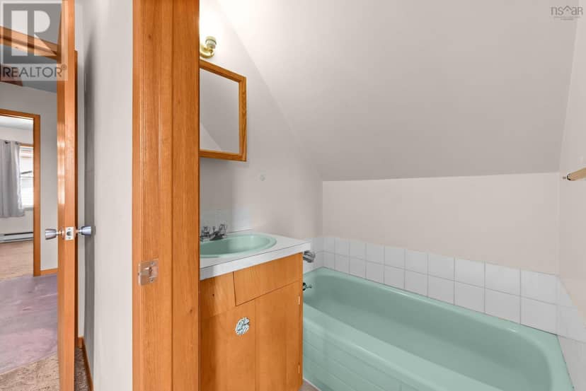 96 THORNHILL Drive — photo 18 of 37