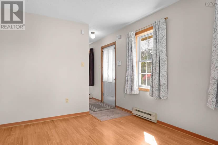 96 THORNHILL Drive — photo 7 of 37