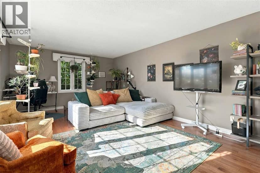 6182 William Street — photo 8 of 40