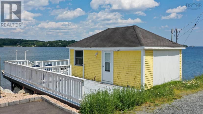 9114 3 Highway, 997 Main St Mahone Bay — photo 31 of 40