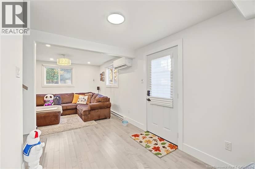 56 Main Street, Minto, photo 8
