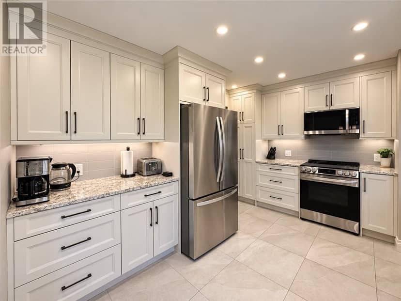 22 Walter Avenue — photo 10 of 36