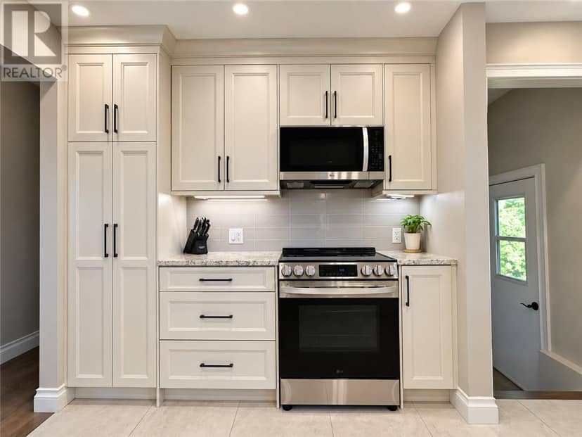 22 Walter Avenue — photo 11 of 36